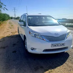 Toyota Sienna 2011