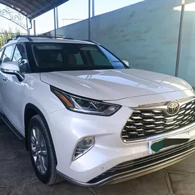 Toyota Highlander 2021