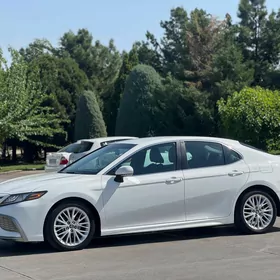 Toyota Camry 2018