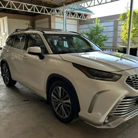 Toyota Highlander 2021
