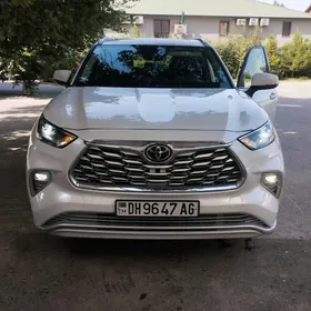 Toyota Highlander 2022