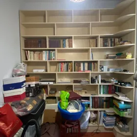 Книжный стеллаж