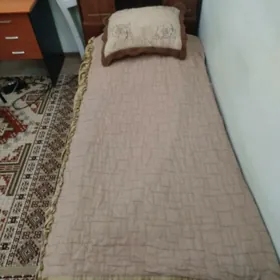 Кровать