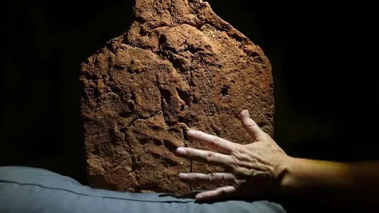 Gadymy Müsür artefaktynda tötänleýin 4000 ýyllyk el yzy tapyldy