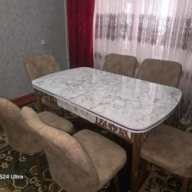 стол и стулья