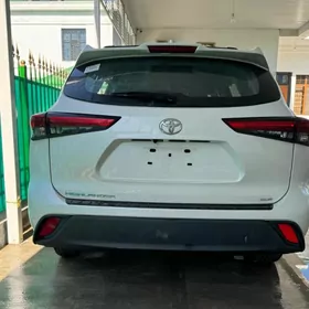 Toyota Highlander 2021