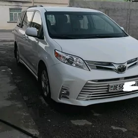 Toyota Sienna 2020