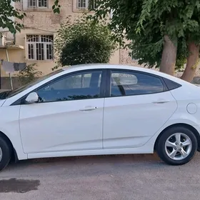 Hyundai Accent 2011