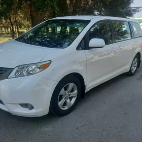 Toyota Sienna 2010