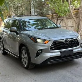 Toyota Highlander 2021