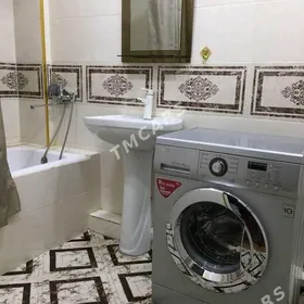 2 Комнаты центр 4/3 этаж 65м²