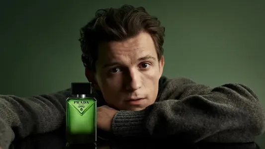 Том Холланд стал лицом нового мужского парфюма Prada Paradigme