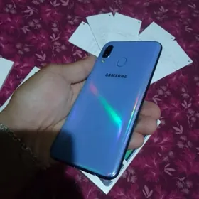 SAMSUNG GALAXY A40