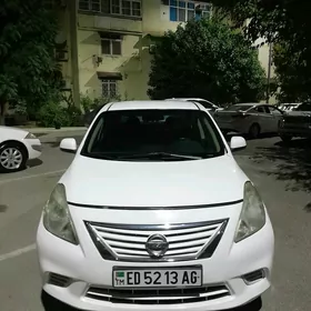 Nissan Versa 2012
