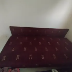 Кровать