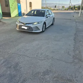 Toyota Camry 2021