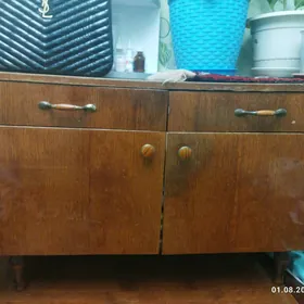 ТУМБОЧКА, ЛАКИРОВАННАЯ.