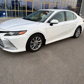 Toyota Camry 2021