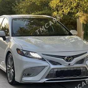Toyota Camry 2021