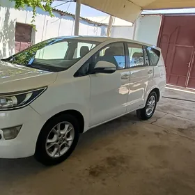 Toyota Innova 2021