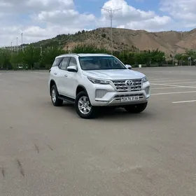Toyota Fortuner 2024