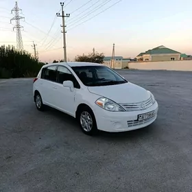 Nissan Versa 2012