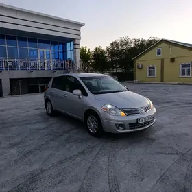 Nissan Versa 2011