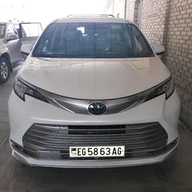 Toyota Sienna 2021