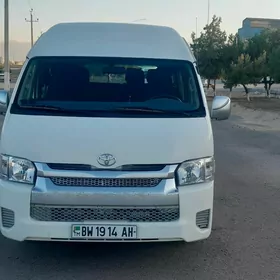 Toyota Hiace 2005