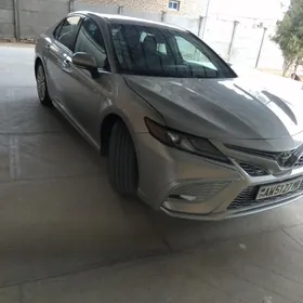 Toyota Camry 2021