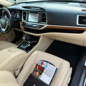 Toyota Highlander 2019