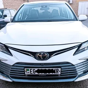 Toyota Camry 2021