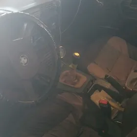 BMW 320 1992