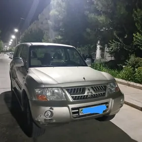 Mitsubishi Pajero 2005