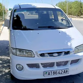 Hyundai H-1 2002