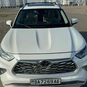 Toyota Highlander 2021