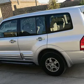 Mitsubishi Pajero 2001