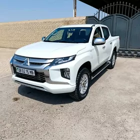 Mitsubishi L200 2020