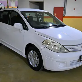 Nissan Versa 2012