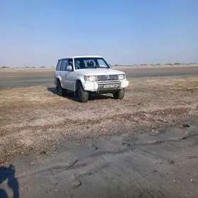 Mitsubishi Pajero 1992