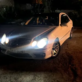Mercedes-Benz E350 2005
