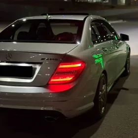 Mercedes-Benz C300 2011