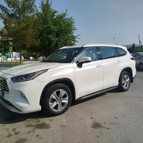 Toyota Highlander 2021