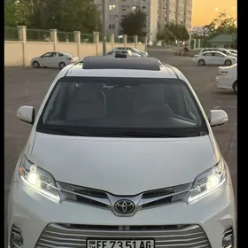 Toyota Sienna 2017