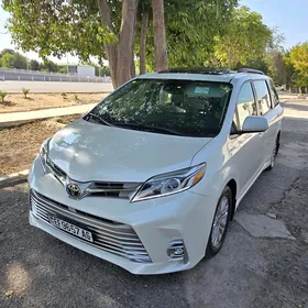 Toyota Sienna 2019