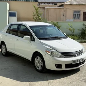 Nissan Versa 2011