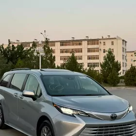 Toyota Sienna 2021