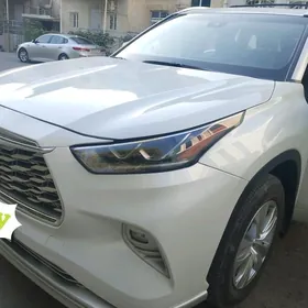 Toyota Highlander 2021