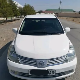 Nissan Versa 2007