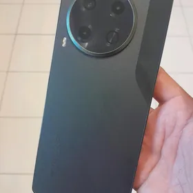 Tecno Camon 30
